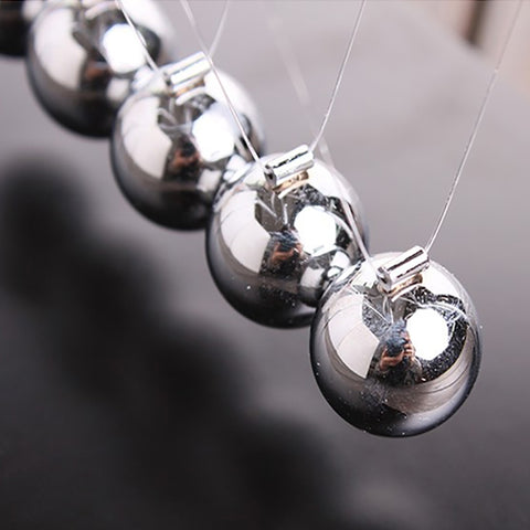 Newton Cradle Pendulum Balance Ball